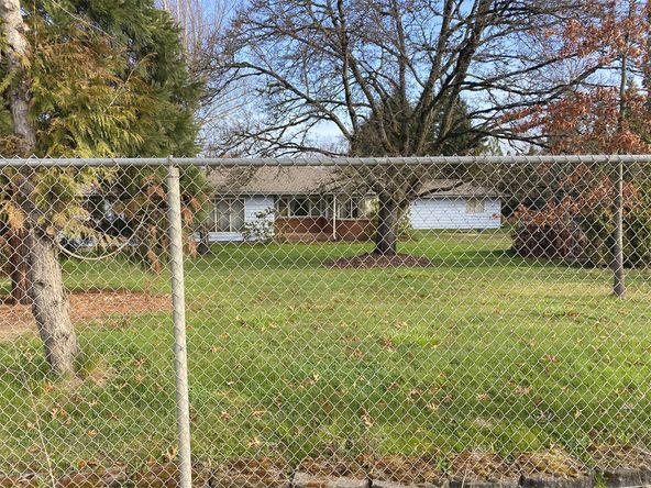 Excellent Land Development Opportunity: 1441 W Main St, Molalla, OR 97038